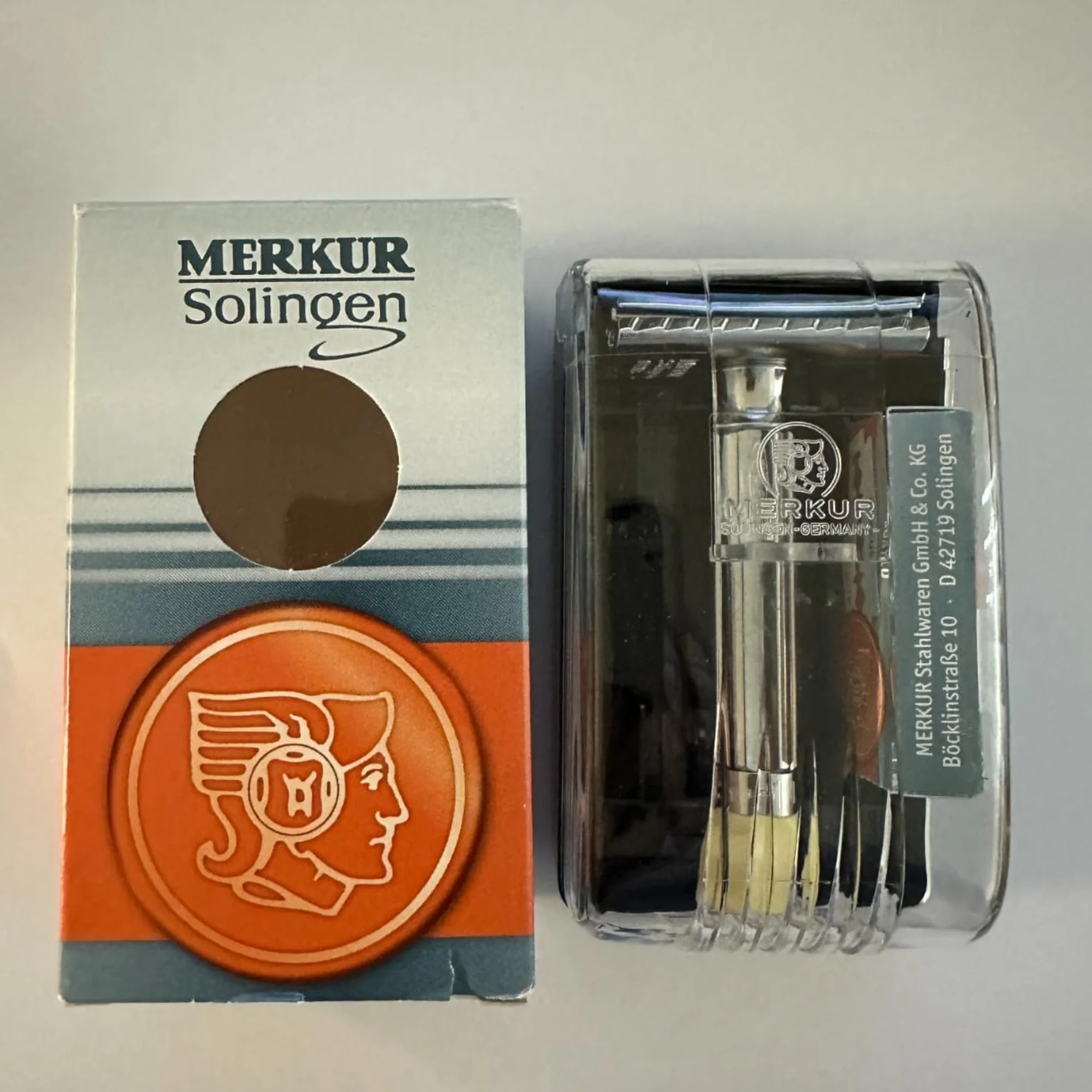 Merkur 570 Progress, Set of Adjustable Safety Razor, Bright Chrome Finish, 10 blades - Image 6